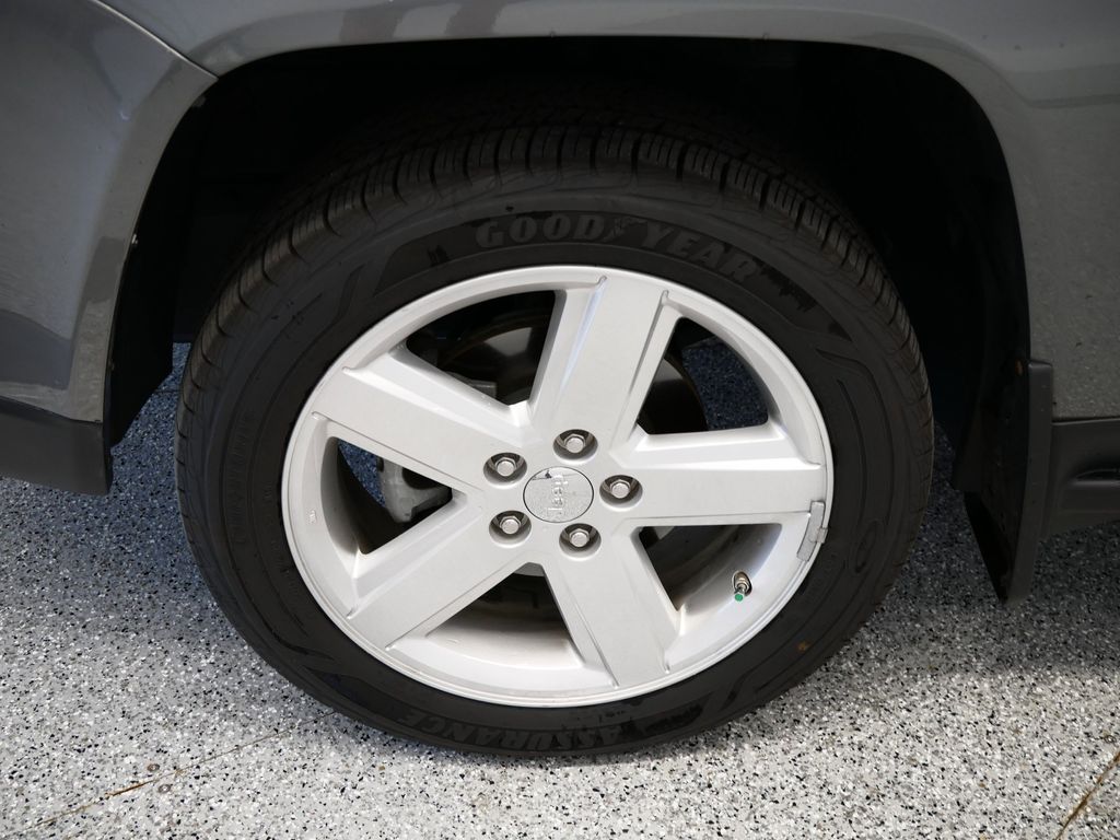 Thumbnail: 2011 Jeep Compass - 14