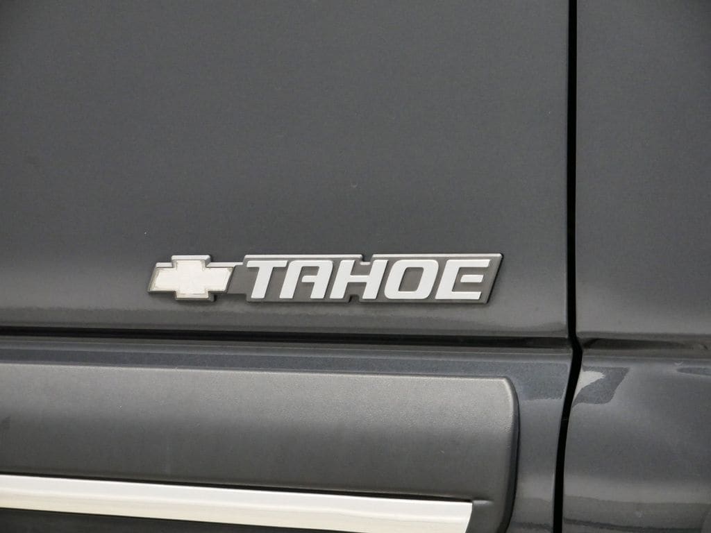 Thumbnail: 2003 Chevrolet Tahoe - 16