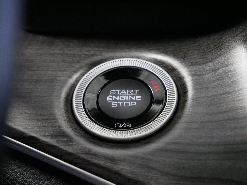 Thumbnail: 2022 Jeep Grand Cherokee - 38