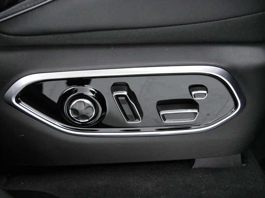 Thumbnail: 2025 Jeep Grand Cherokee - 25