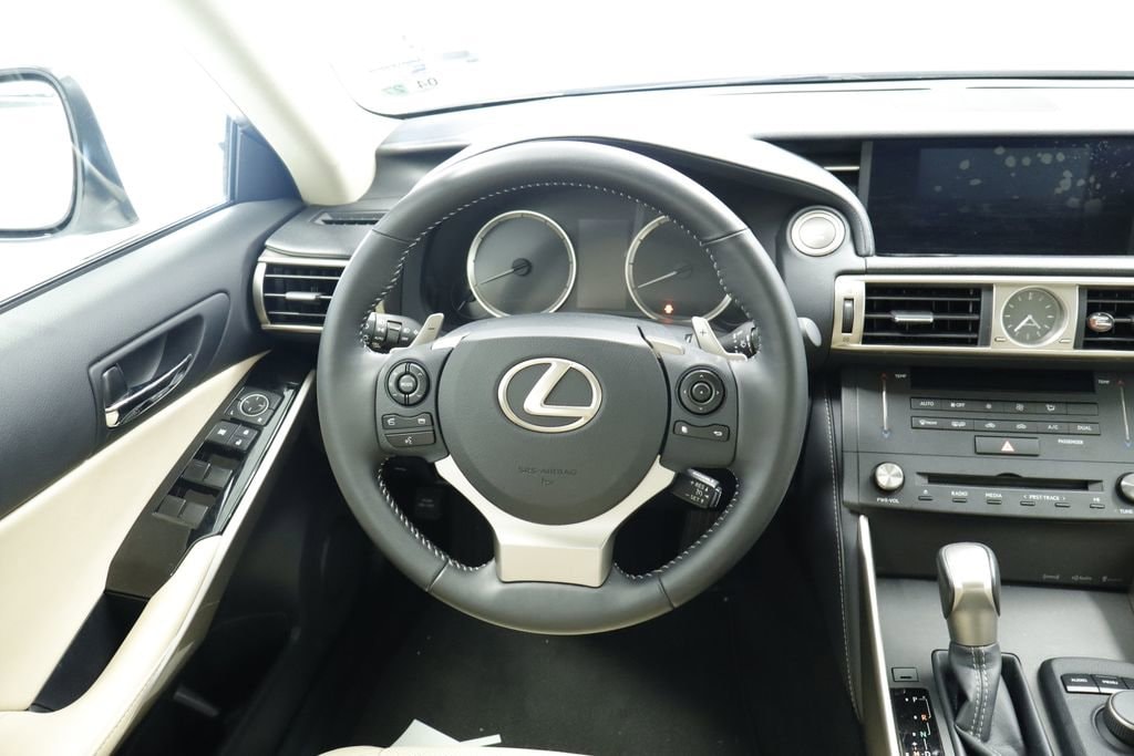 Thumbnail: 2015 Lexus IS - 21