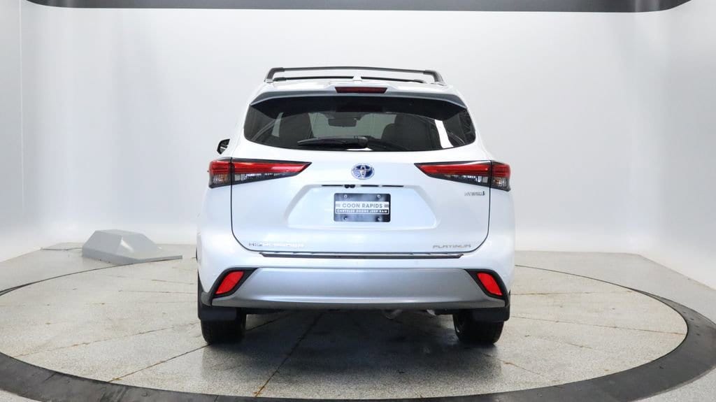 Thumbnail: 2022 Toyota Highlander - 4