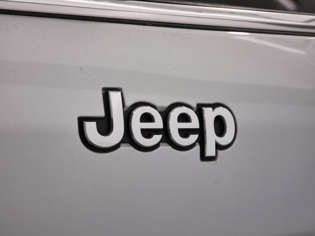 Thumbnail: 2024 Jeep Grand Cherokee L - 19