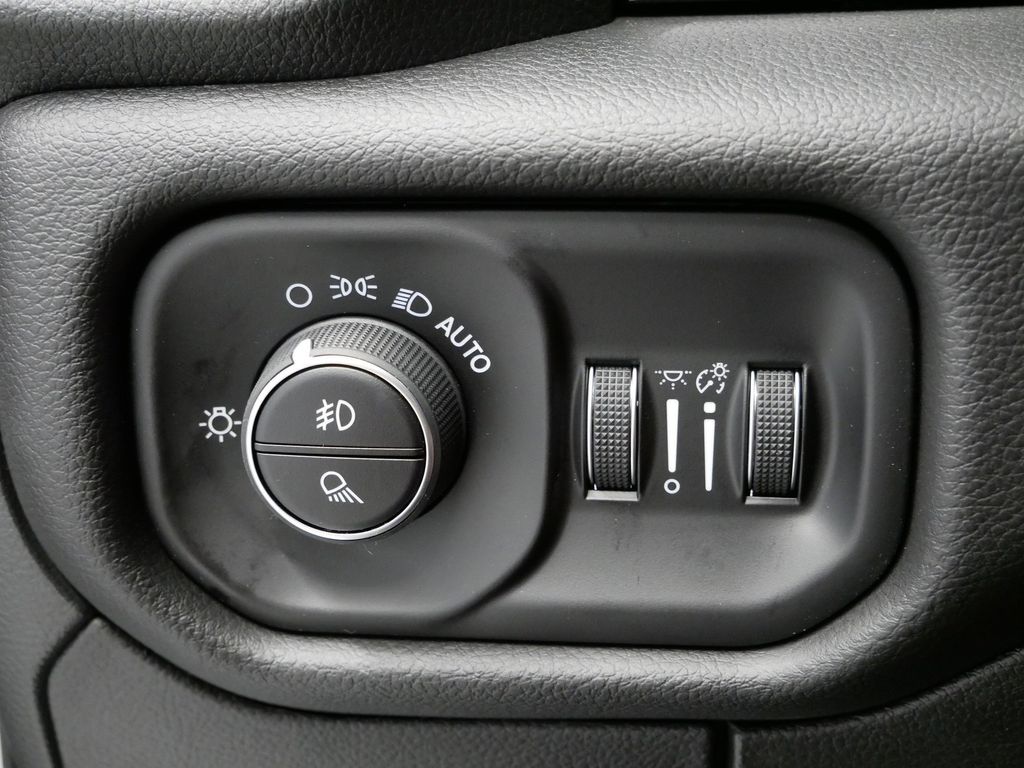 Thumbnail: 2026 RAM 1500 - 37