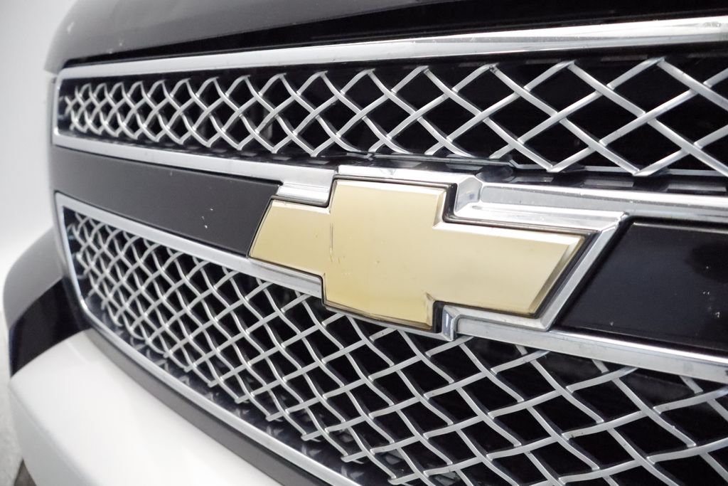 Thumbnail: 2008 Chevrolet Tahoe - 4