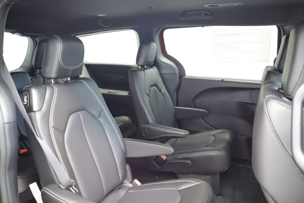 Thumbnail: 2026 Chrysler Pacifica - 13