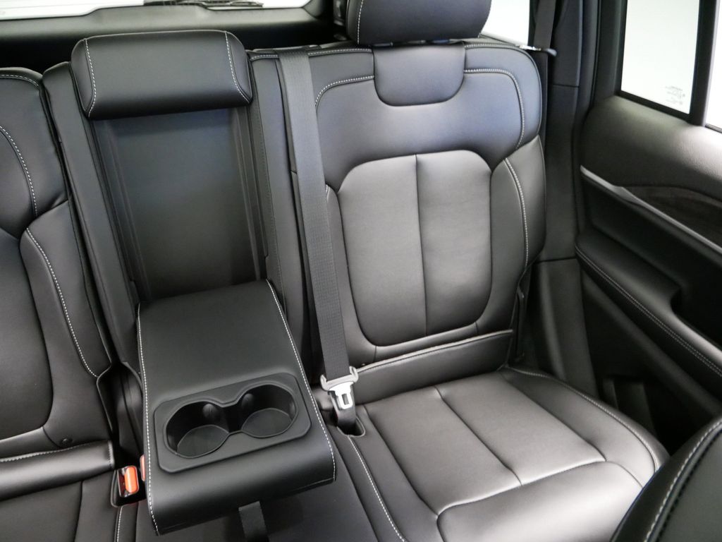 Thumbnail: 2025 Jeep Grand Cherokee - 25