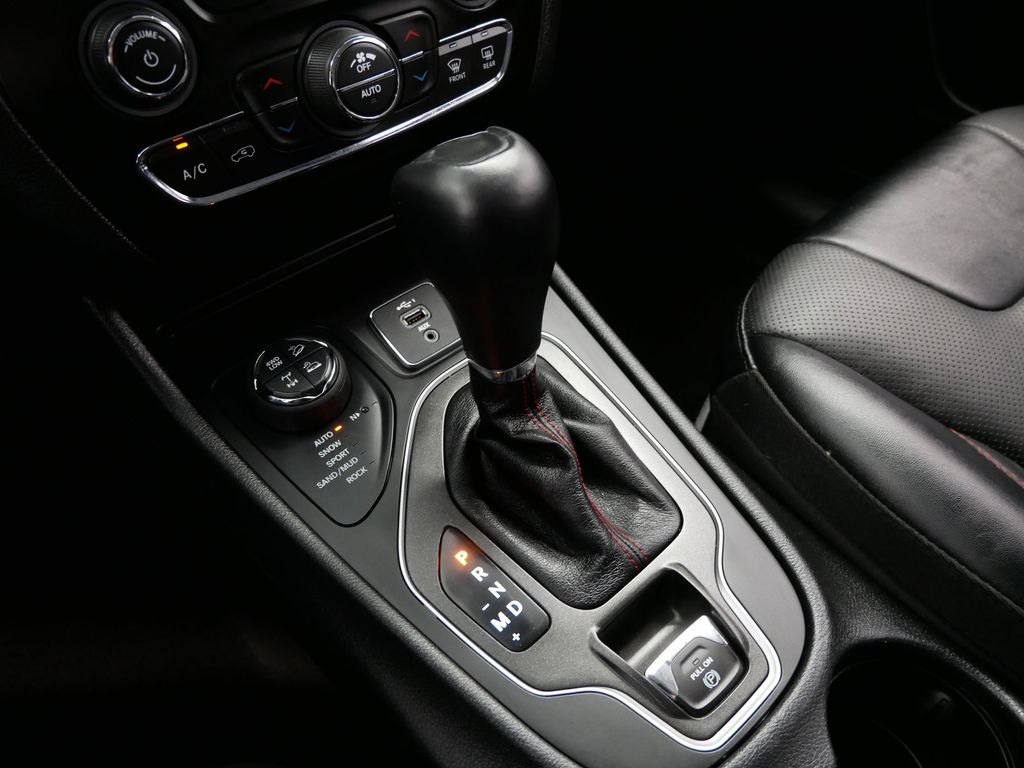 Thumbnail: 2022 Jeep Cherokee - 34