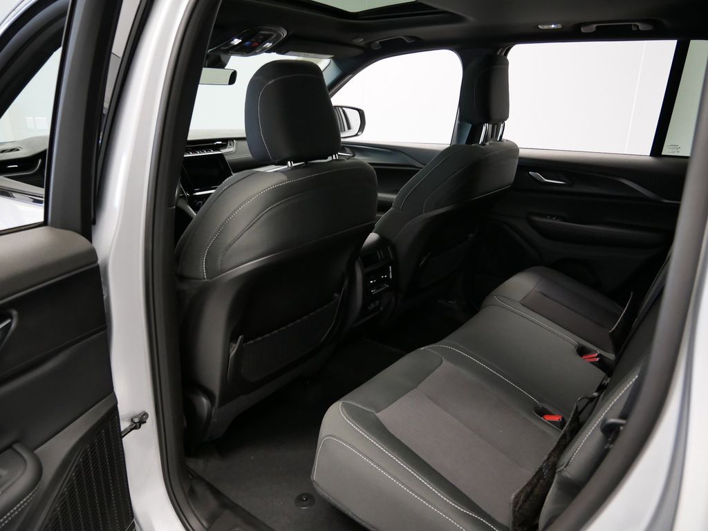 Thumbnail: 2025 Jeep Grand Cherokee - 9