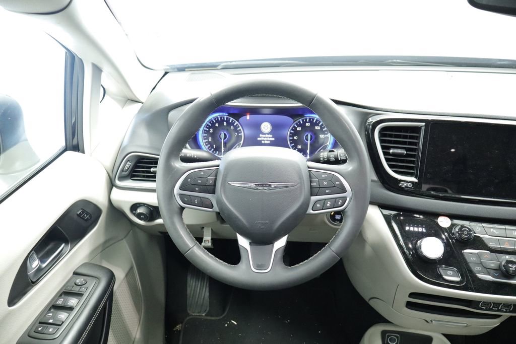 Thumbnail: 2023 Chrysler Pacifica - 23