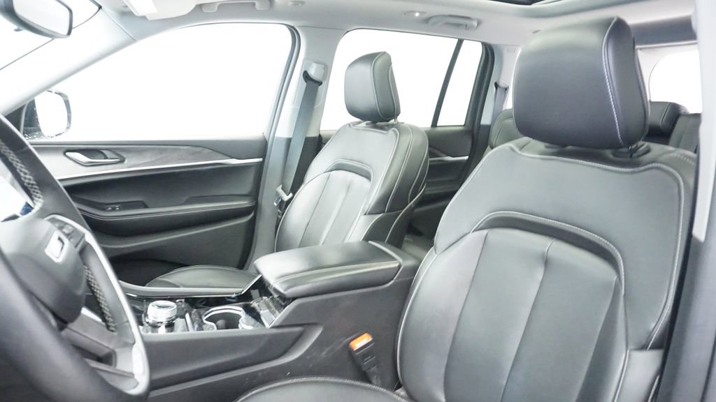 Thumbnail: 2022 Jeep Grand Cherokee - 28