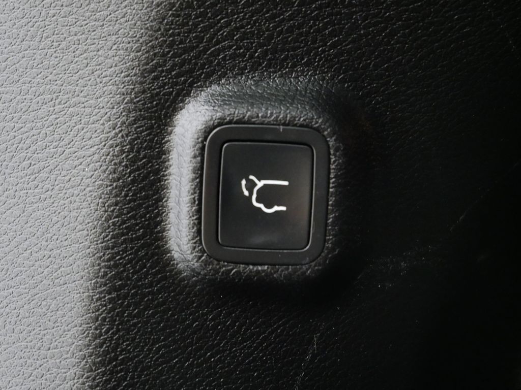 Thumbnail: 2022 Jeep Cherokee - 12