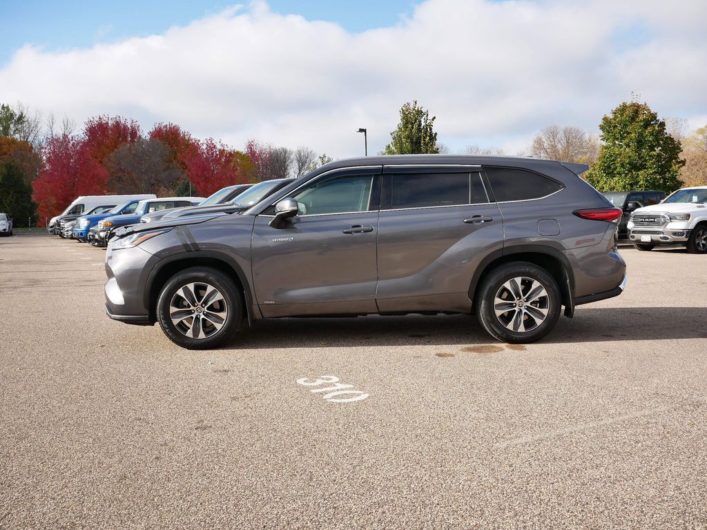 Thumbnail: 2020 Toyota Highlander - 2