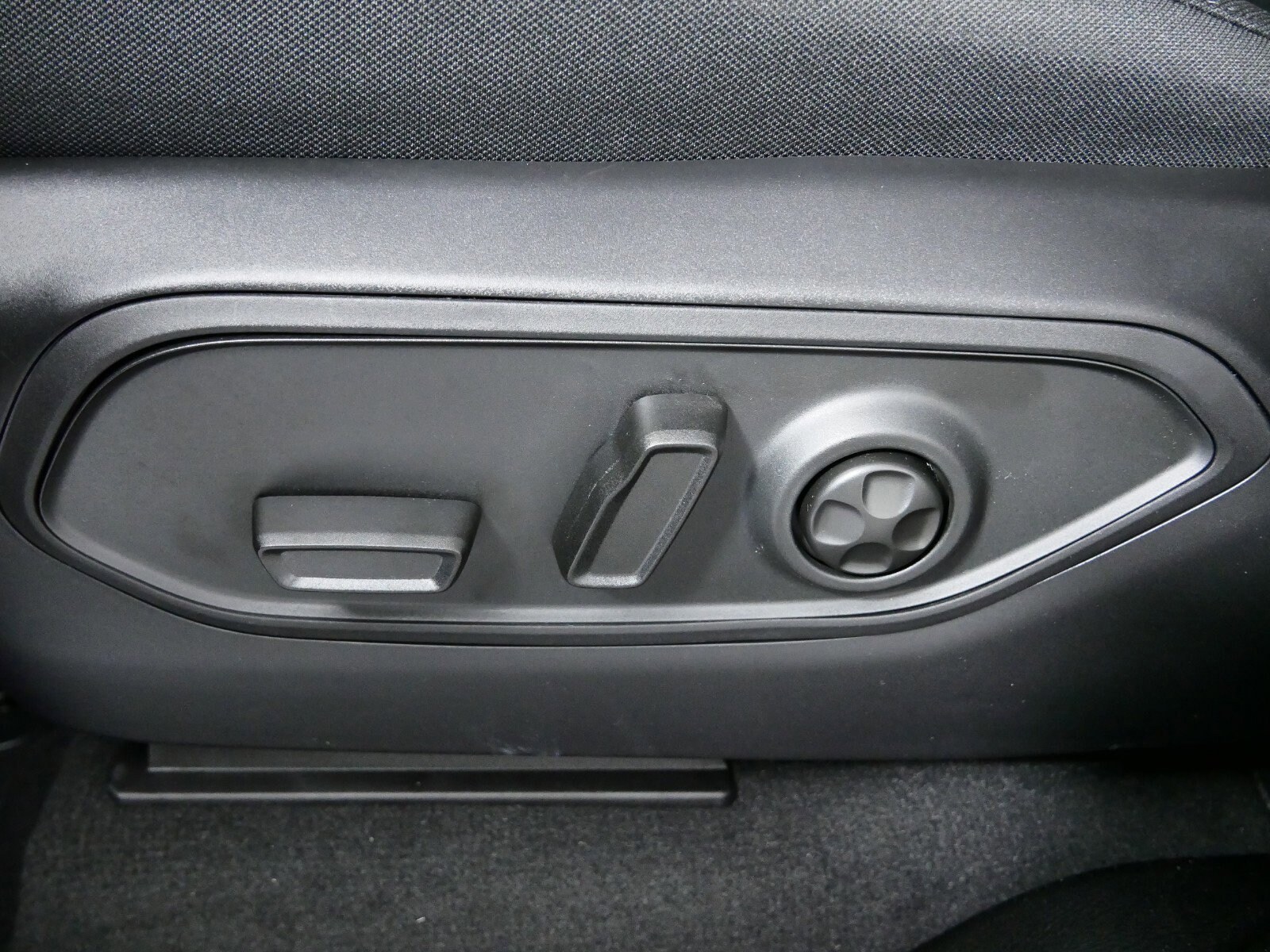 Thumbnail: 2025 Jeep Grand Cherokee - 28