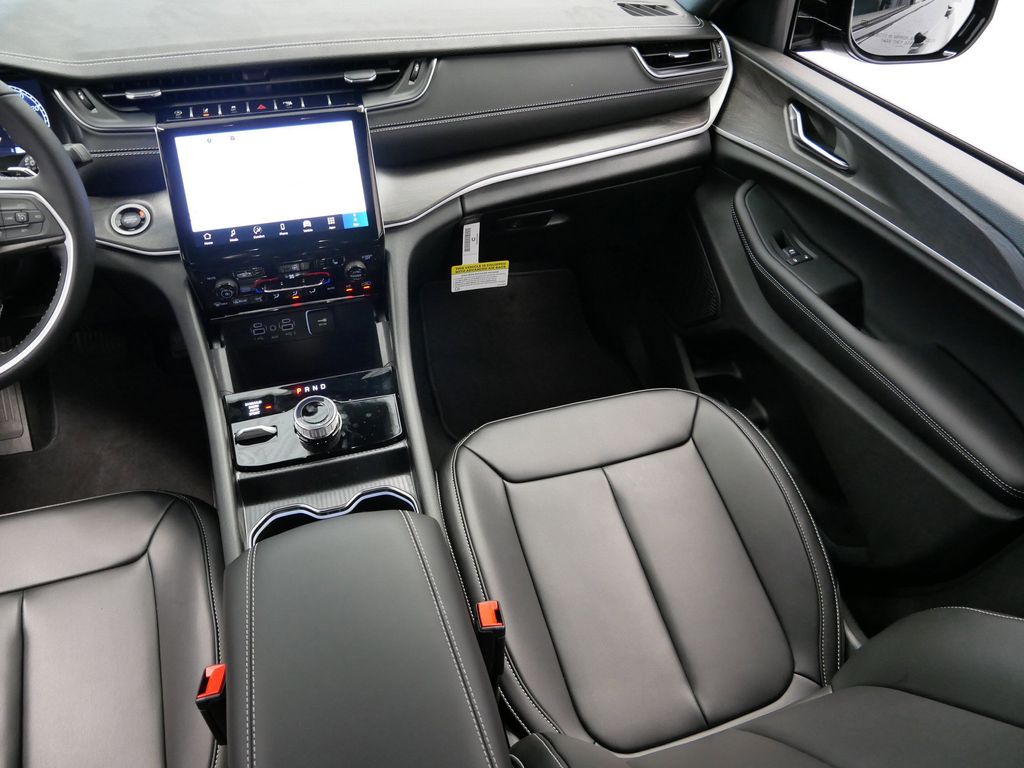 Thumbnail: 2025 Jeep Grand Cherokee - 35