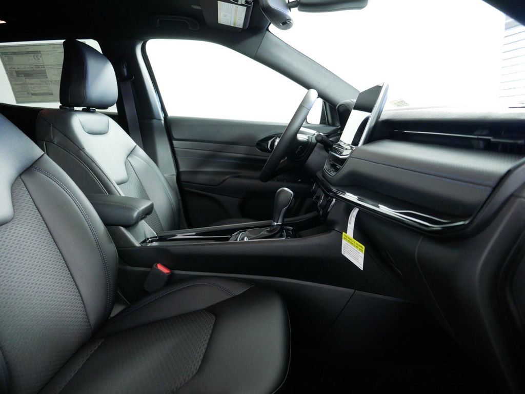 Thumbnail: 2025 Jeep Compass - 24