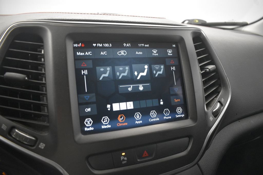 Thumbnail: 2019 Jeep Cherokee - 45