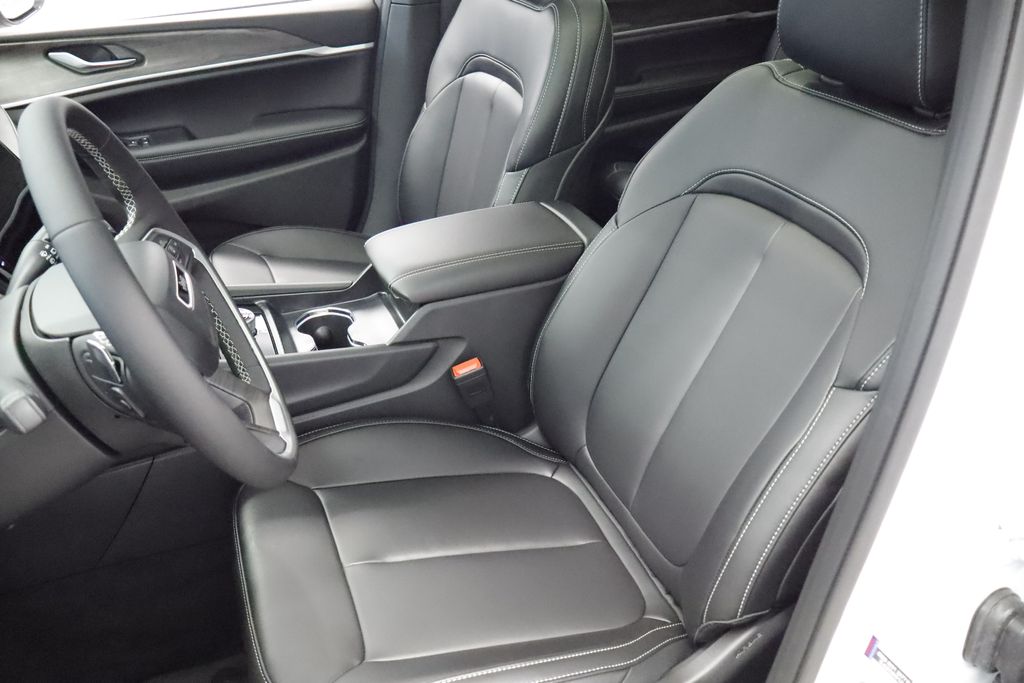 Thumbnail: 2026 Jeep Grand Cherokee L - 8