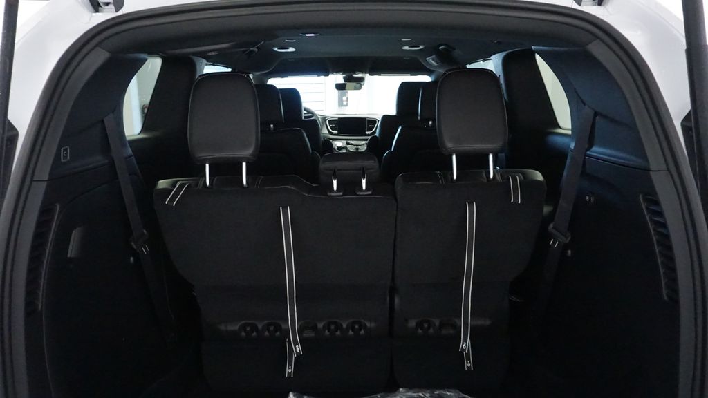 Thumbnail: 2026 Chrysler Voyager - 21