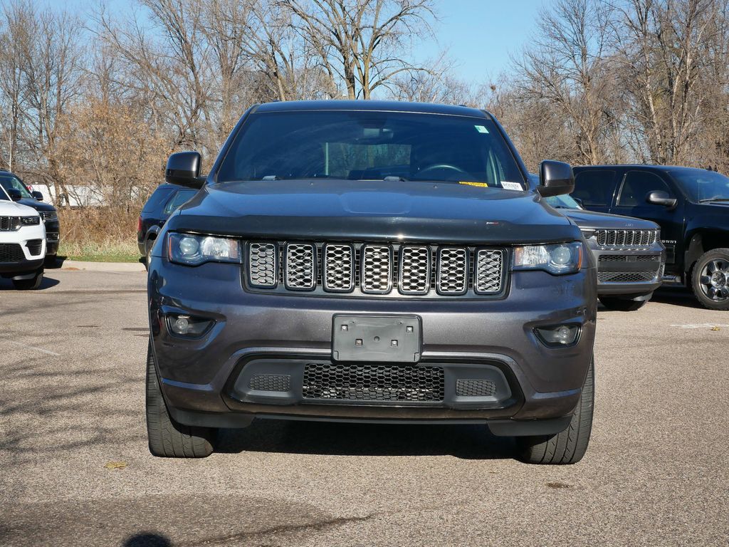 Thumbnail: 2017 Jeep Grand Cherokee - 11