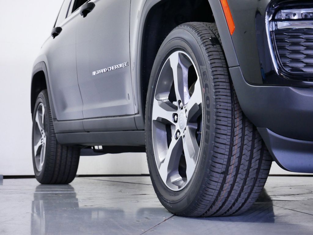 Thumbnail: 2025 Jeep Grand Cherokee - 7