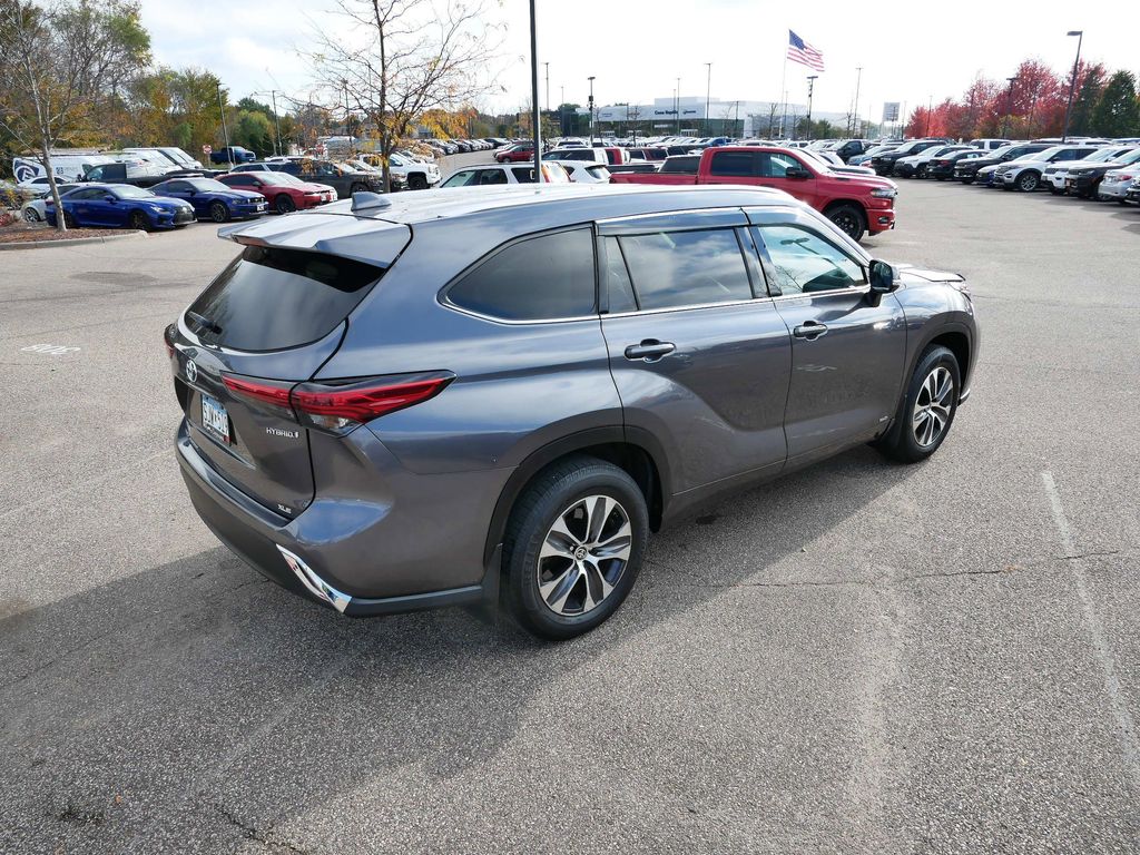 Thumbnail: 2020 Toyota Highlander - 16