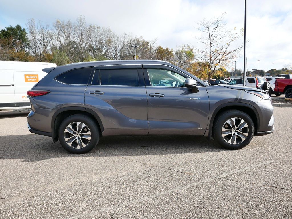 Thumbnail: 2020 Toyota Highlander - 7