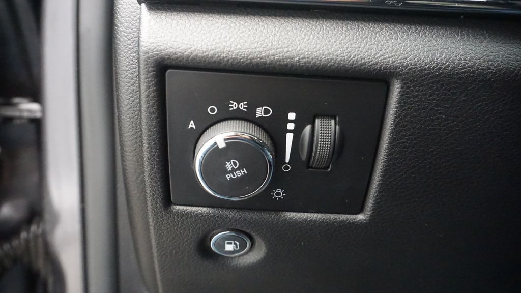 Thumbnail: 2017 Jeep Grand Cherokee - 35