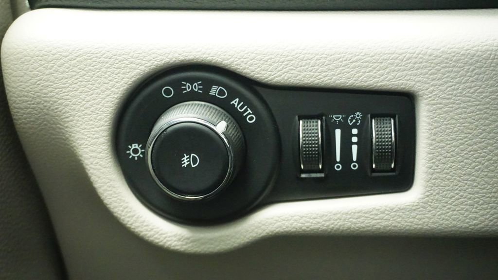 Thumbnail: 2024 Chrysler Pacifica - 30