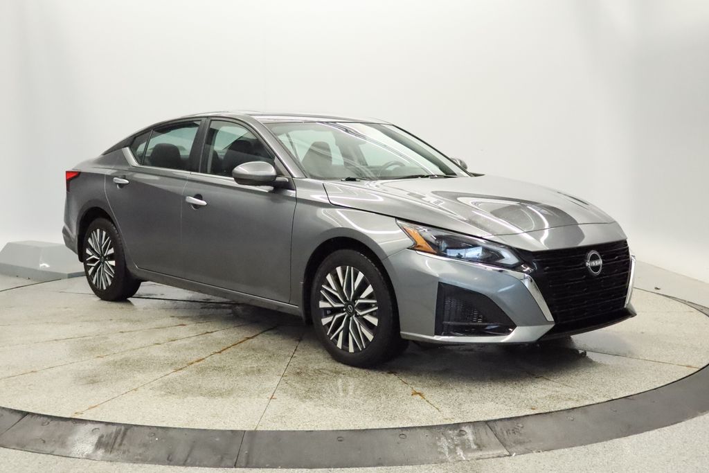 Thumbnail: 2023 Nissan Altima - 10