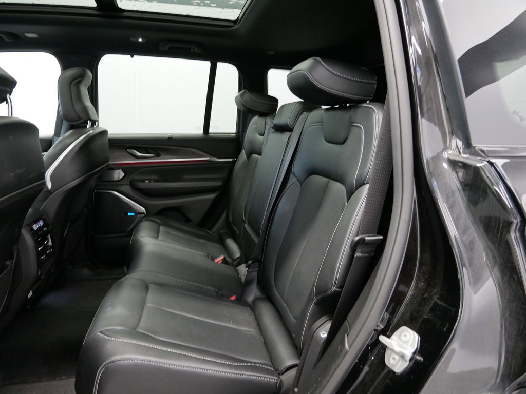 Thumbnail: 2022 Jeep Grand Cherokee - 25