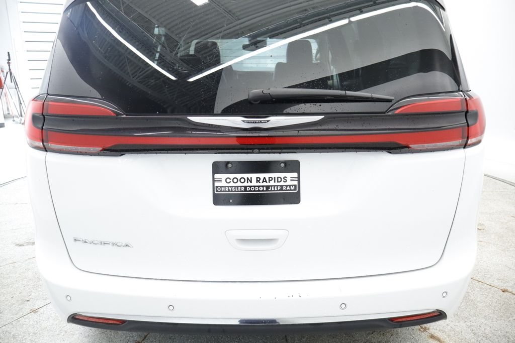 Thumbnail: 2023 Chrysler Pacifica - 18
