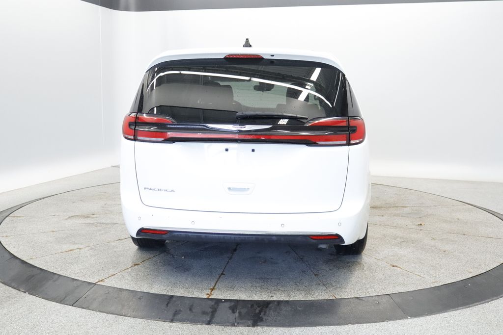 Thumbnail: 2023 Chrysler Pacifica - 4