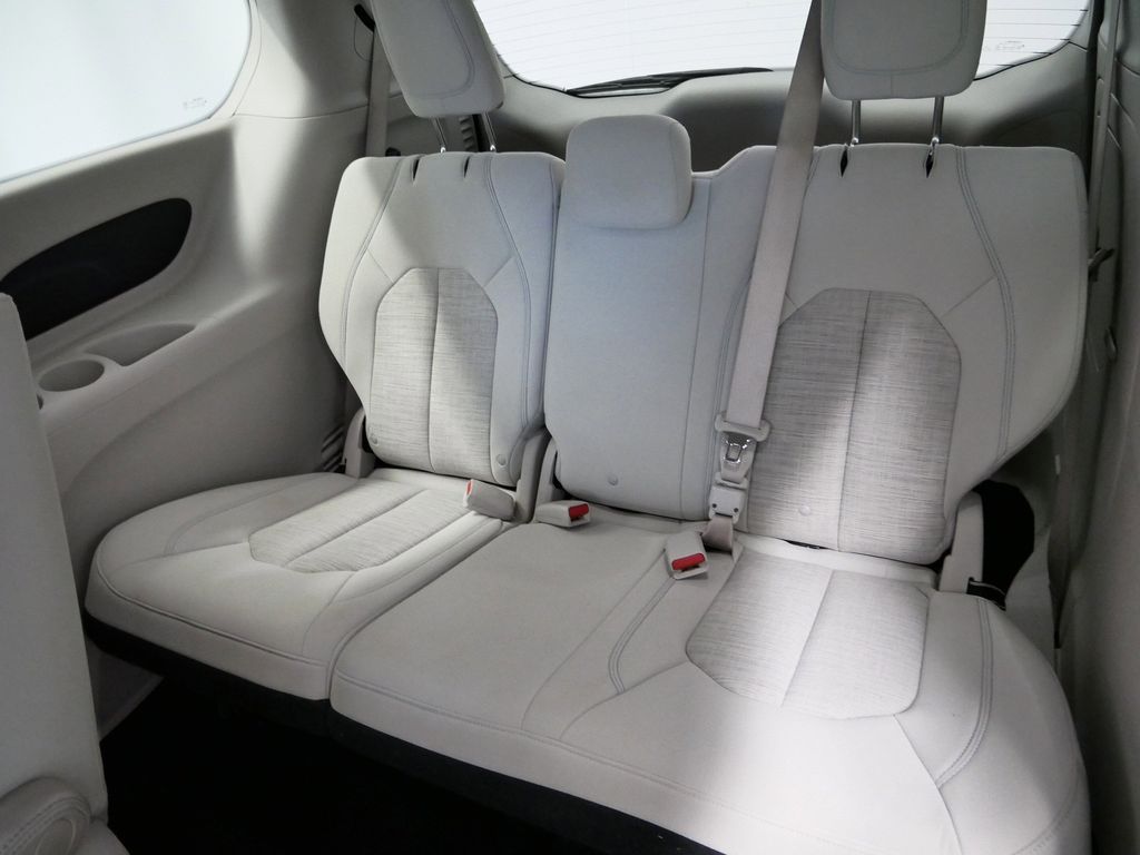 Thumbnail: 2018 Chrysler Pacifica - 24
