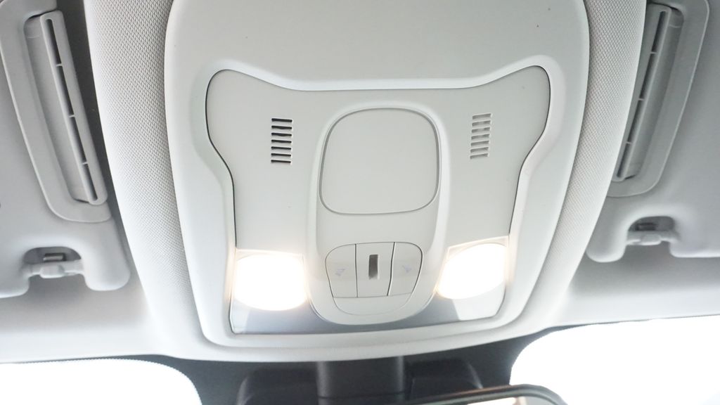 Thumbnail: 2017 Jeep Renegade - 38