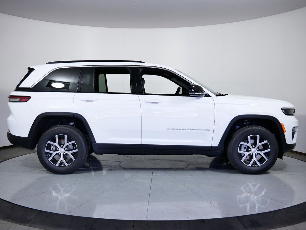 Thumbnail: 2025 Jeep Grand Cherokee - 9