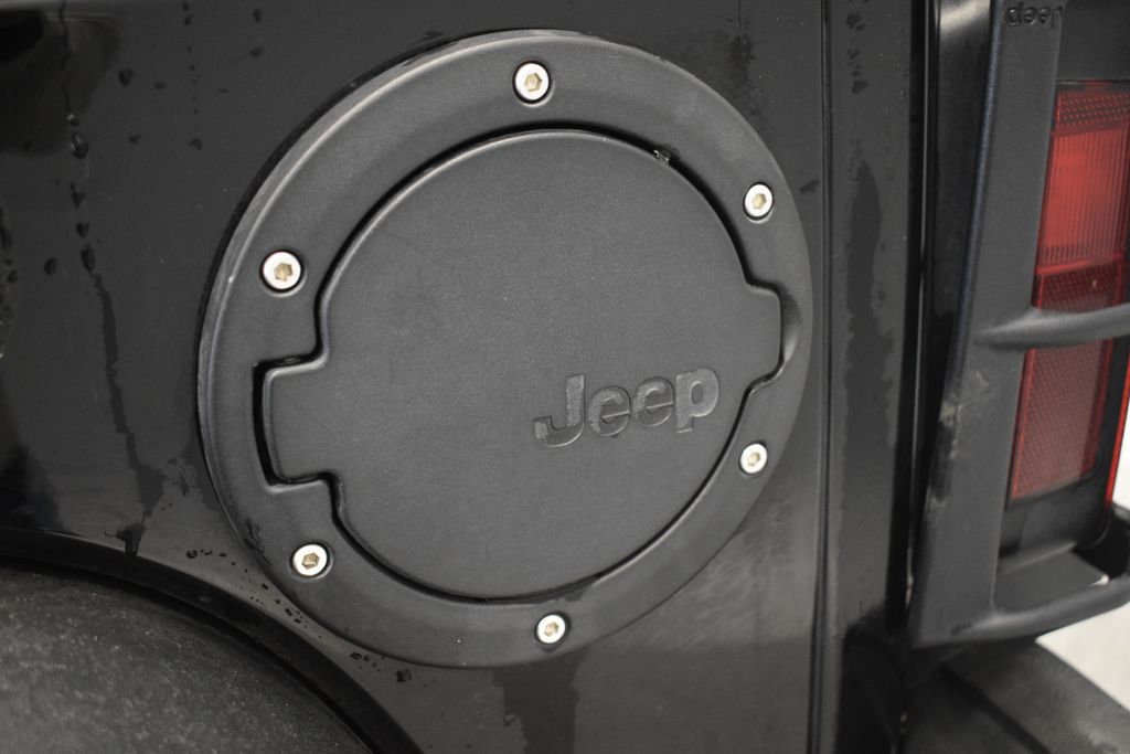 Thumbnail: 2013 Jeep Wrangler - 19