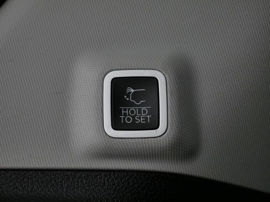 Thumbnail: 2022 Jeep Grand Cherokee - 18