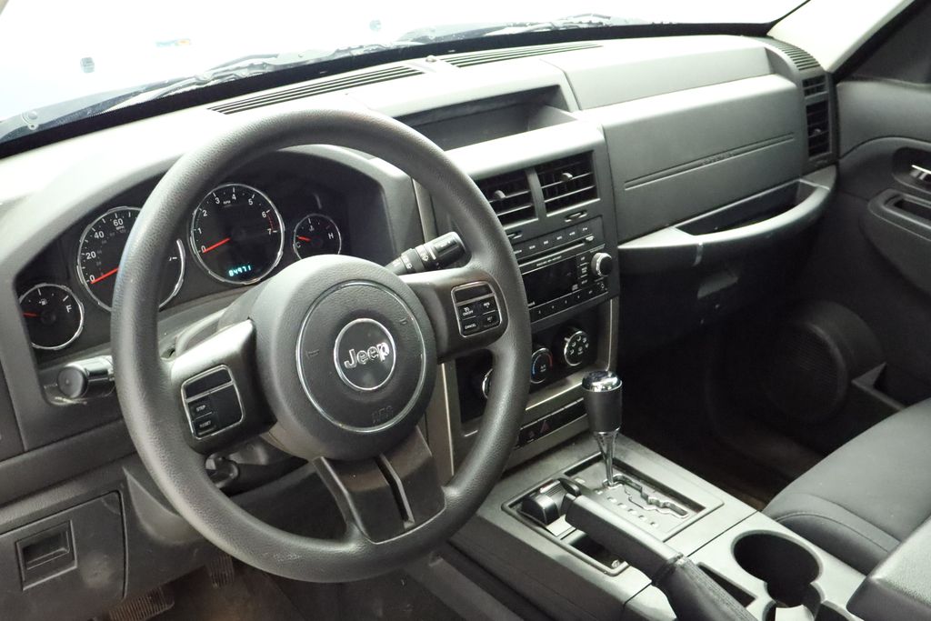 Thumbnail: 2012 Jeep Liberty - 23