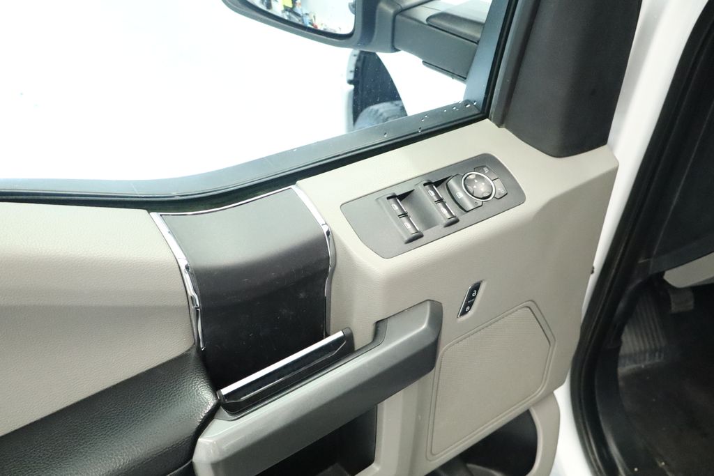 Thumbnail: 2016 Ford F-150 - 32