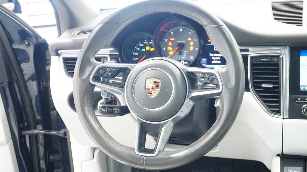 Thumbnail: 2017 Porsche Macan - 22