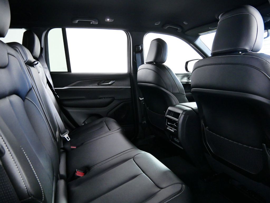 Thumbnail: 2025 Jeep Grand Cherokee - 25