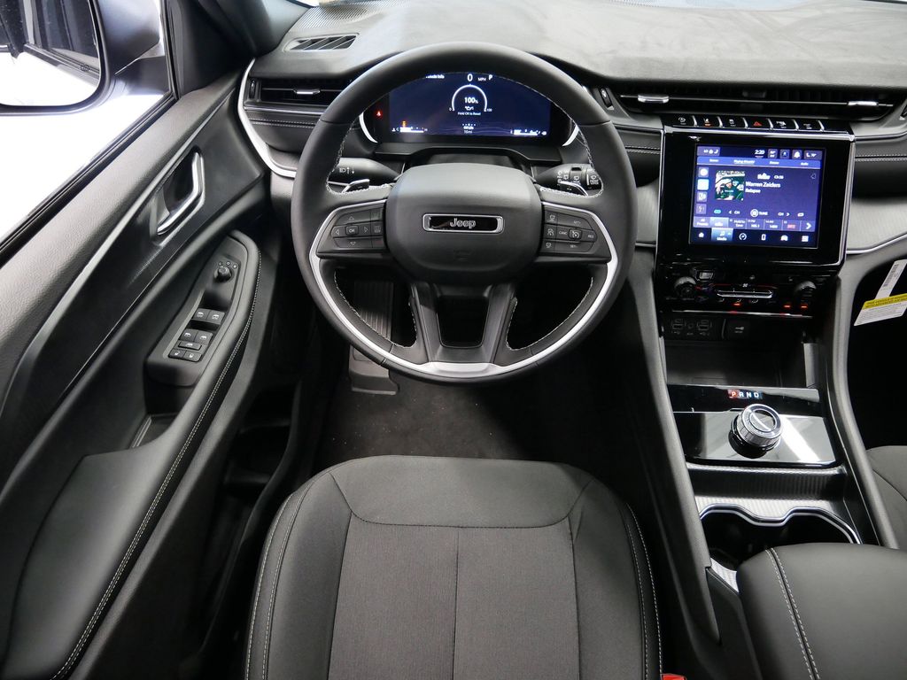 Thumbnail: 2025 Jeep Grand Cherokee - 16