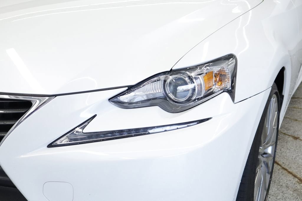 Thumbnail: 2015 Lexus IS - 13