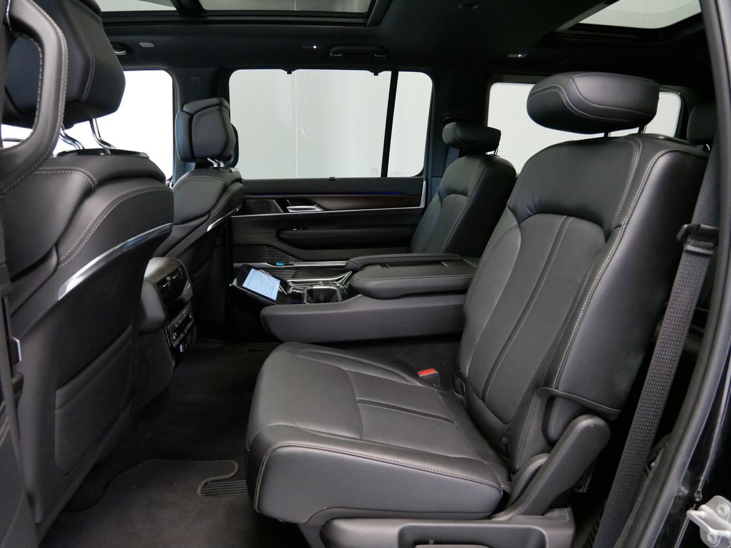 Thumbnail: 2023 Jeep Grand Wagoneer - 9