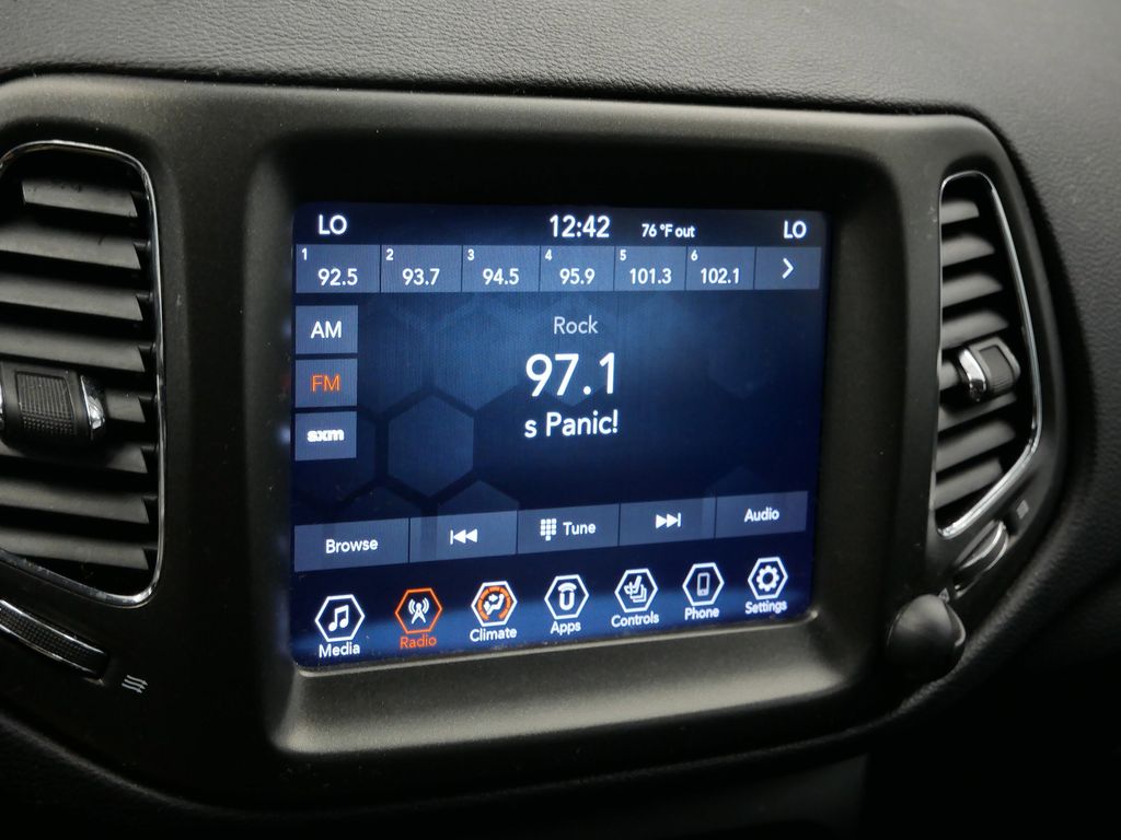 Thumbnail: 2020 Jeep Compass - 30
