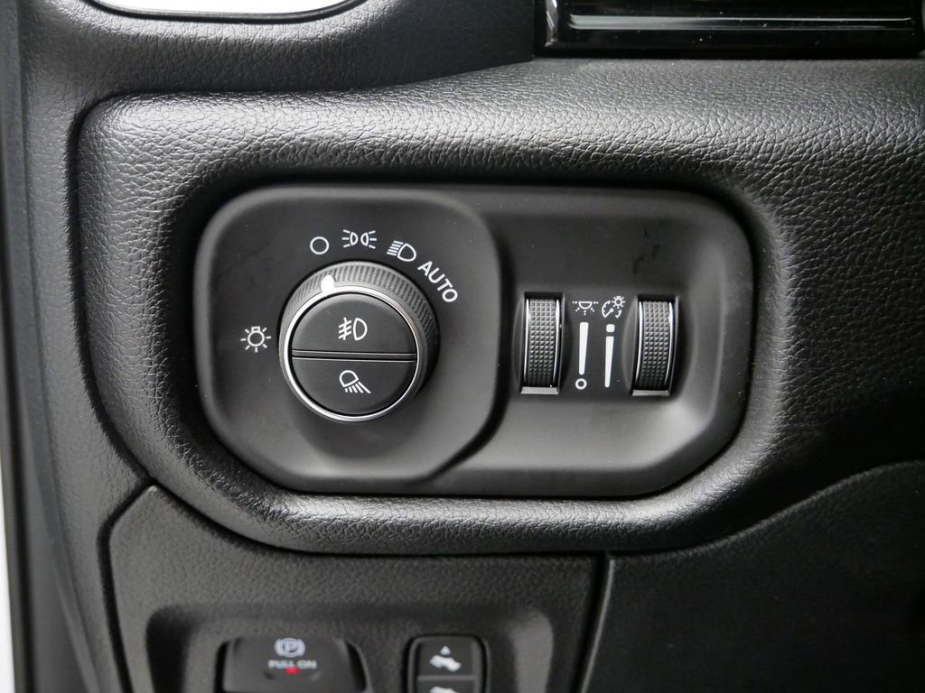 Thumbnail: 2026 RAM 1500 - 38