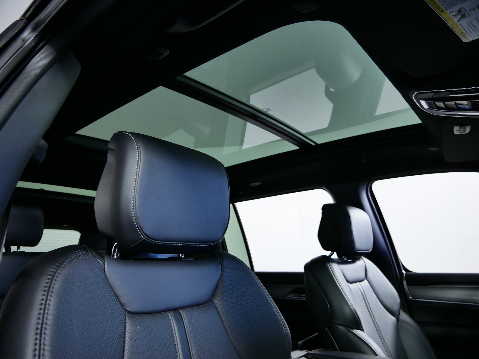 Thumbnail: 2024 Jeep Wagoneer - 18