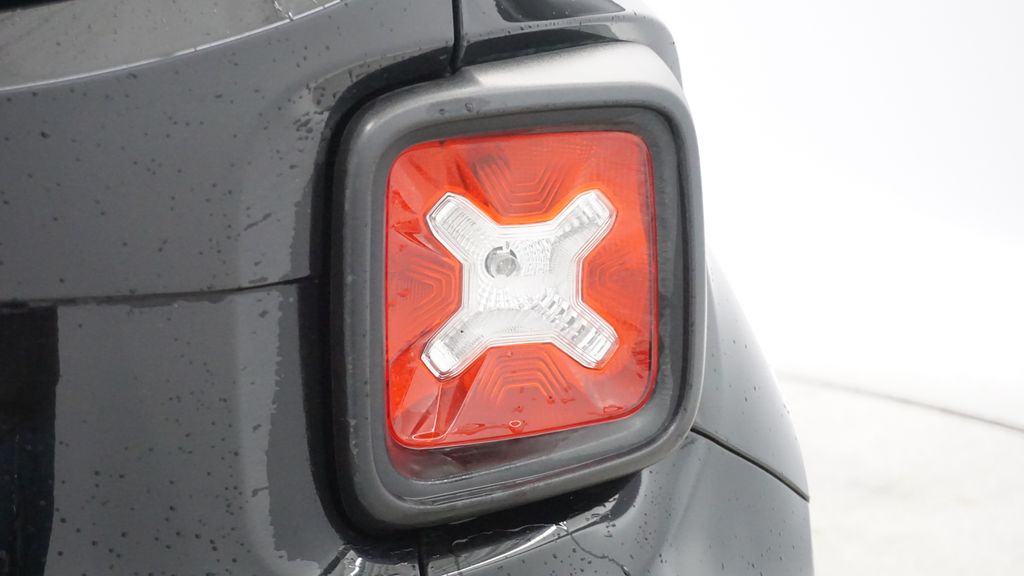 Thumbnail: 2017 Jeep Renegade - 17