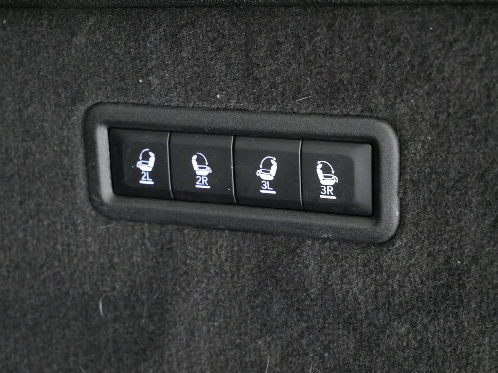 Thumbnail: 2023 Jeep Grand Wagoneer - 15